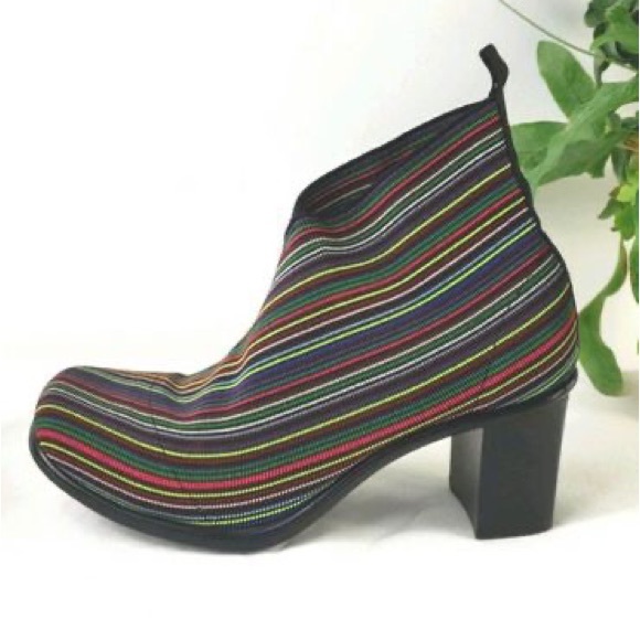 New Elasticized ankle boots - Picture 2 of 6
